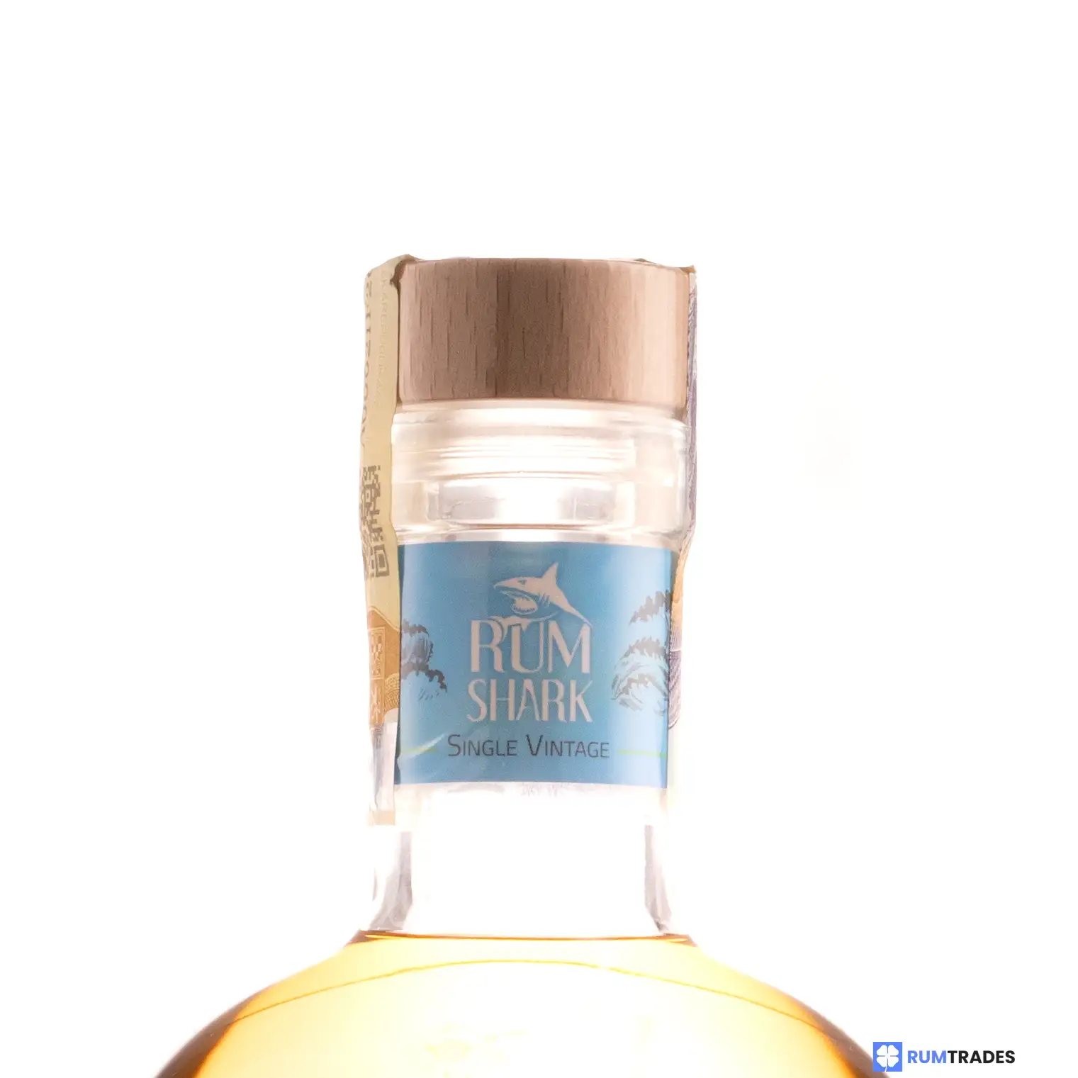 Image haute résolution de Rum Shark A.F.D. Dominicana 2011 (Blue Label)