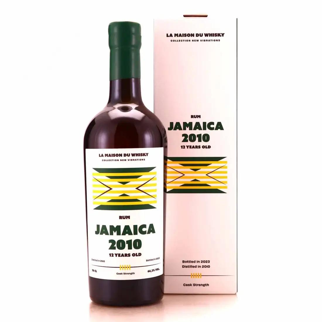 Bottle of La Maison Du Whisky Clarendon Rum Jamaica (Flag Series) EMB 2010