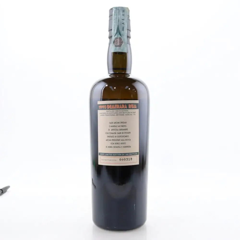 High resolution image of Samaroli Versailles Demerara Rum 1990