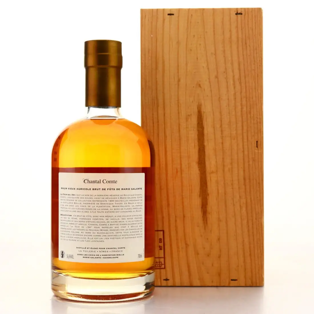 Hochauflösendes Bild von Rhum Chantal Comte Bielle La Tour De L‘Or