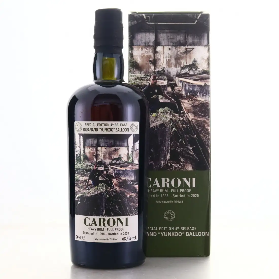 Bottle of Velier Caroni 4th Employees Dayanand „Yunkoo“ Balloon 1998